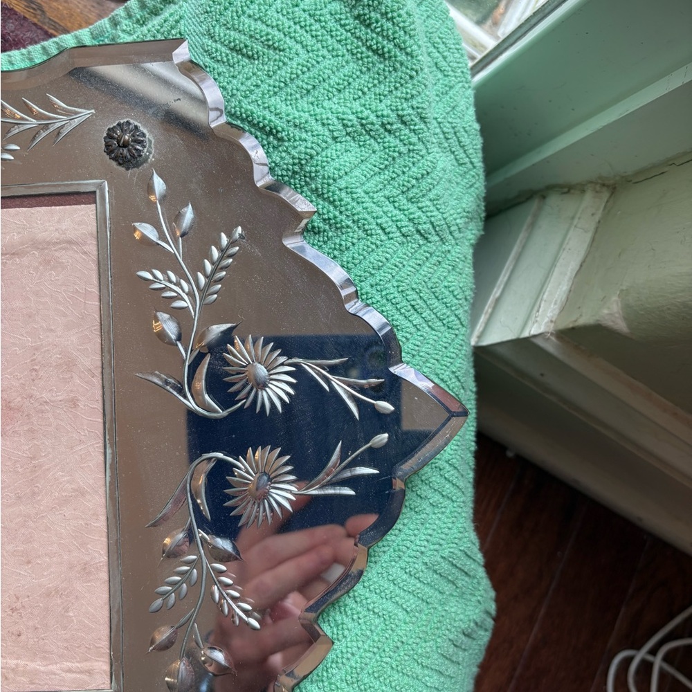 Antique or vintage from the late 1920s Etched Elegant Mirror Picture Frame - Picture 5 of 16